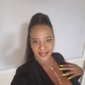 Meet your Posher, Denise